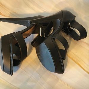 Michael Antonio black high heel